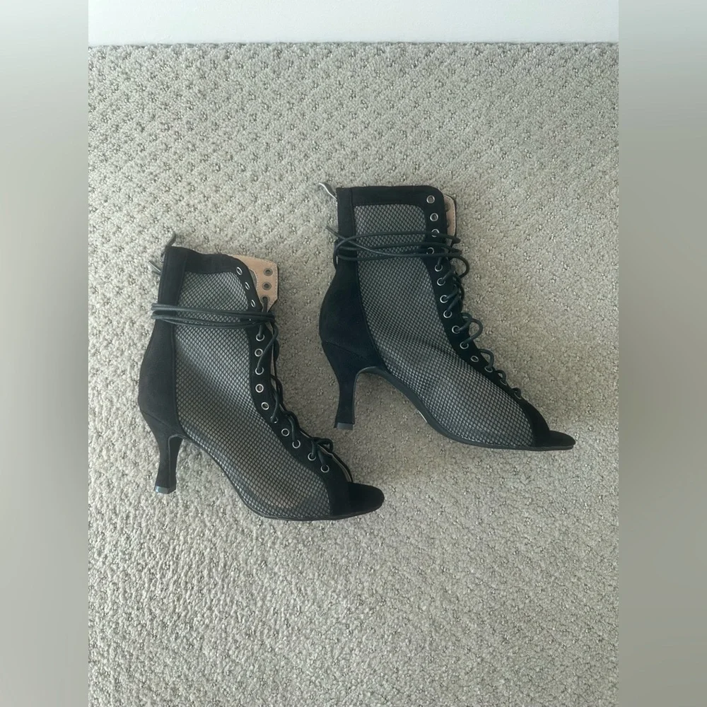 Lace up Rubber Sole Dance Heels Size 8 - Picture 4 of 5